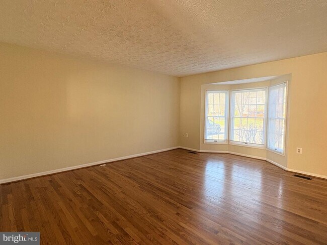 Photo - 2120 Commissary Cir