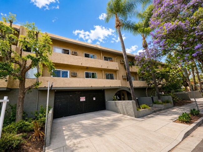 Photo - 1351 N Orange Dr Unit 109