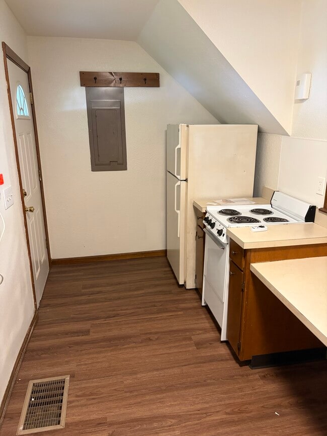 Photo - 608 Osage St Unit B