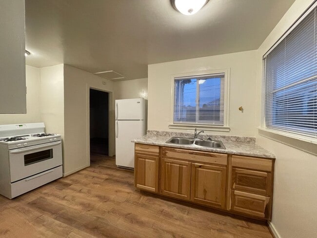 Photo - 2015 B St Unit 2015 B #3 [PRM: Marlene]