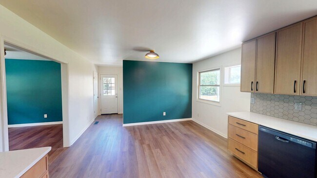 Photo - 424 Bridge View Ln