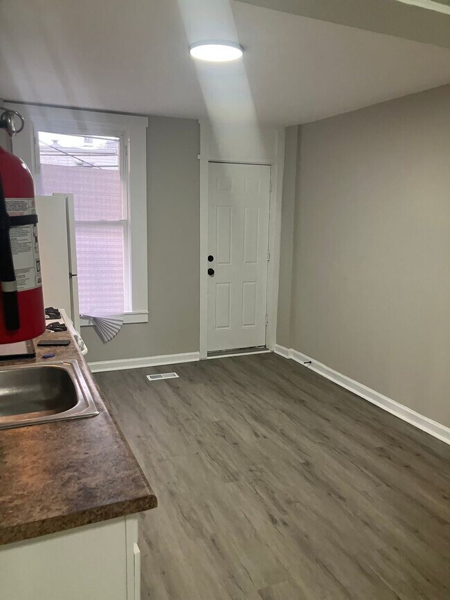 Photo - 502 N Curley St