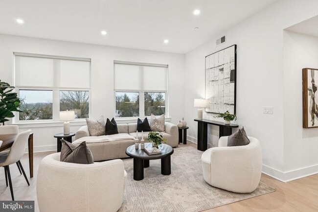 Building Photo - 30 W Allens Ln Unit 105