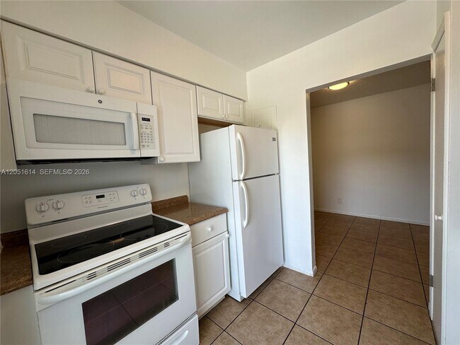 Photo - 1400 NE 56th St Unidad 306