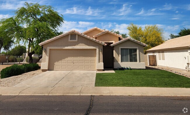 Building Photo - 3 Bedroom Home in Westbank Estates Near E ...