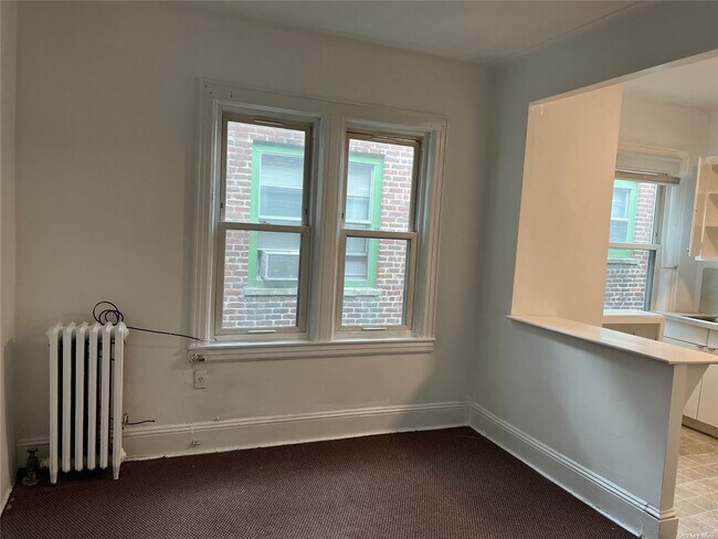 Photo - 80-11 164th St