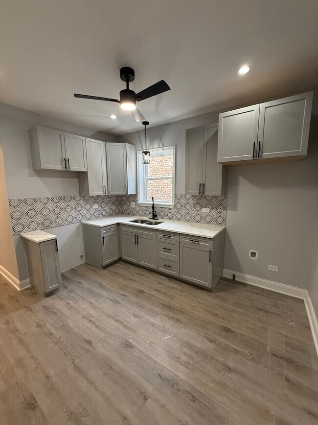 Photo - 7123 S Cornell Ave