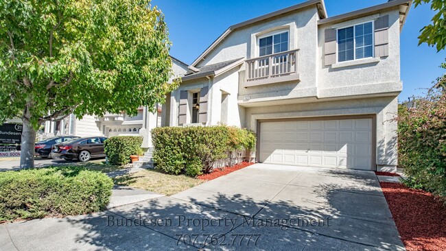 Building Photo - Spacious 2-Story Home