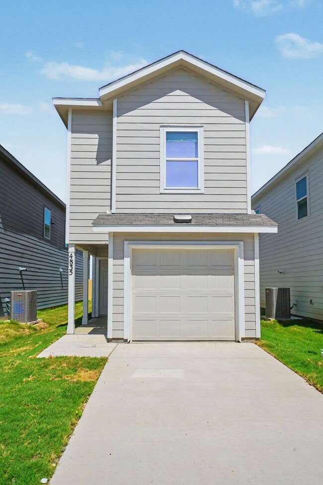 Building Photo - Gorgeous Open-Concept Home Near Randolph AFB - Realtor Commission: $500