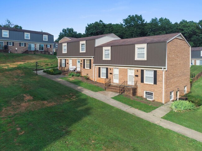 Stratford Square Apartments - Stratford Square Apartments Unidad #200