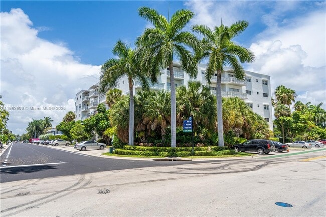 Building Photo - 9700 E Bay Harbor Dr Unit 305