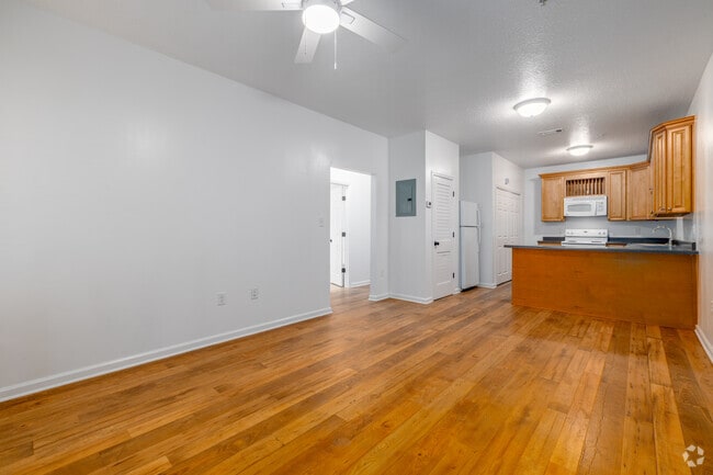 2BR, 2BA - 864SF - Living Room