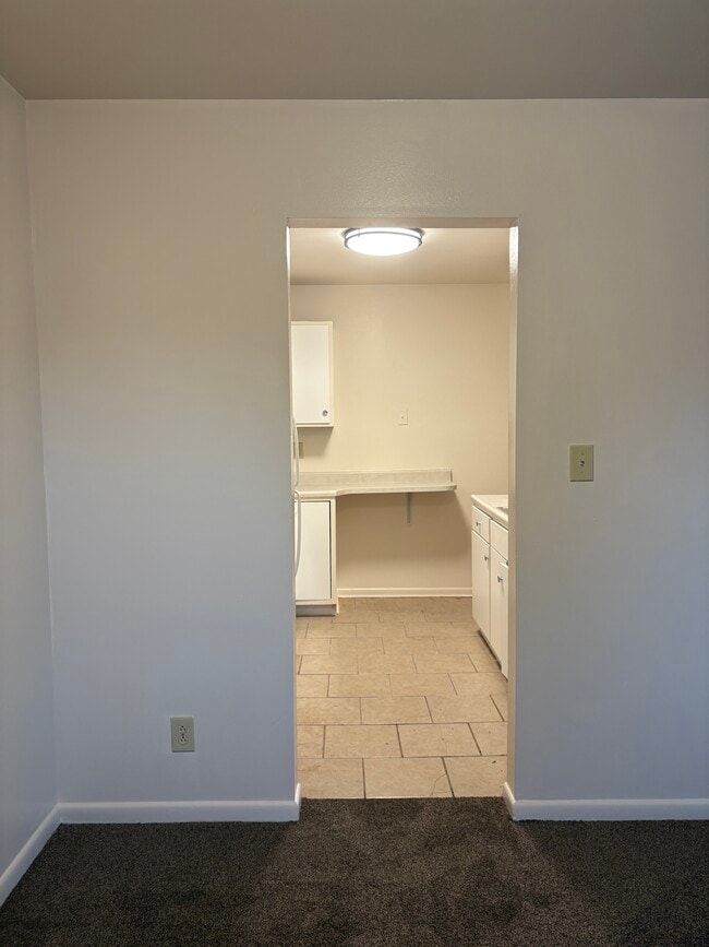 Kitchen - 42 Vinway Ct Unit 2