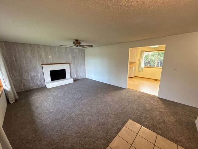 Photo - 1650 NW Highland Dr