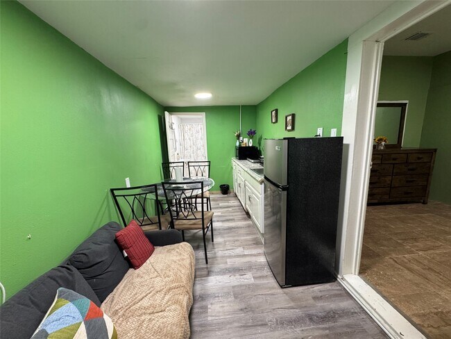 Photo - 411 W Pearce St