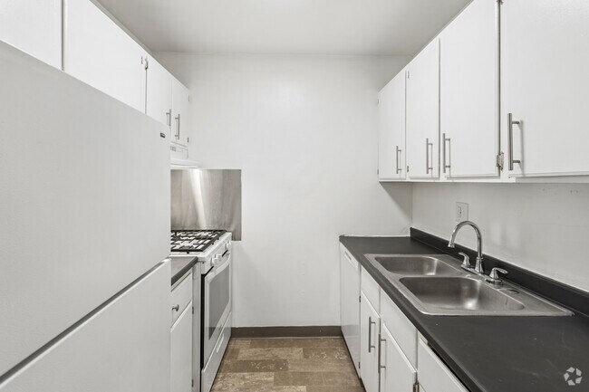2BR, 1.5BA - 850SF - Kitchen - Cedar Ridge Apartments