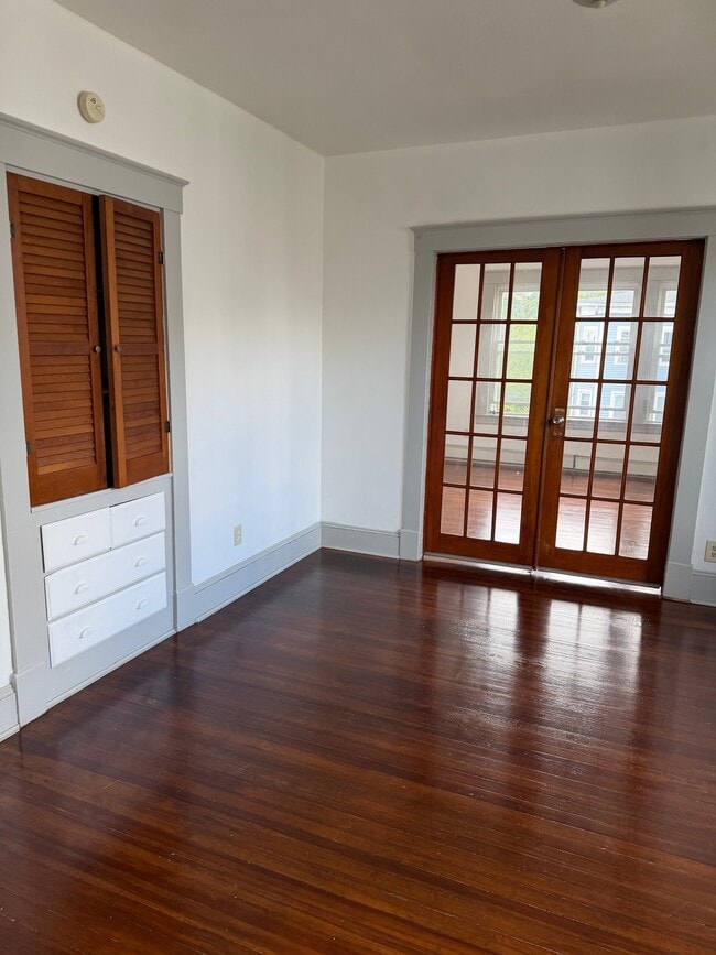 Photo - 219 Bond St Unit Apt