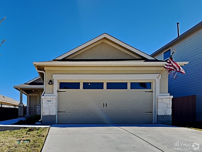 Building Photo - 5217 Saddle Clb Dr Rental