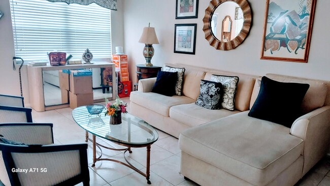 Photo - 2067 Ainslie Dr