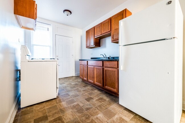5001 W Adams