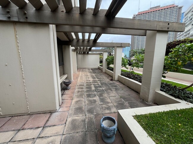 Photo - Yacht Harbor Towers (Ala Moana)-1282 sf, 2 bed+den, 2 bath, 2 prkg-INCLUDES UTILITIES Unit 513
