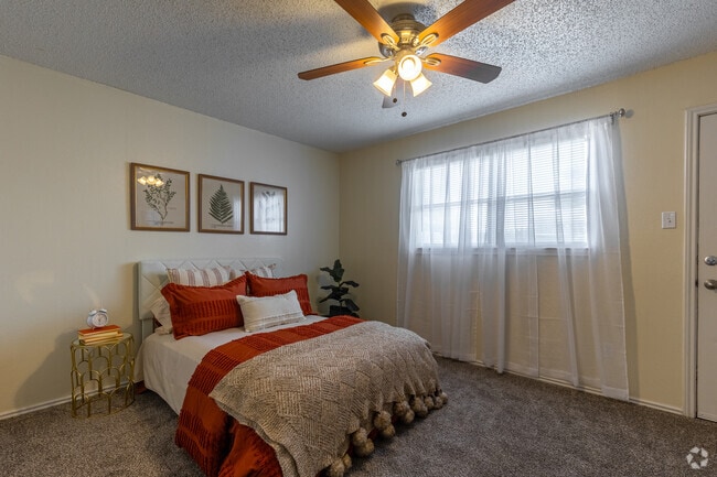 1BR, 1BA - 550SF - Bedroom
