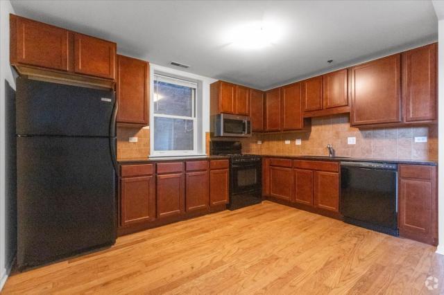 Building Photo - 3 bedroom in Chicago IL 60613 Unit 2 Rental