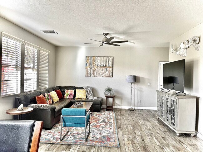 GREAT ROOM - 3708 E Kerry Ln