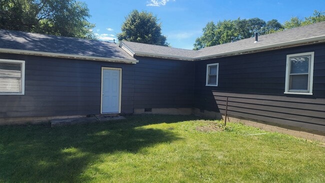 Photo - 907 Merrill Ave