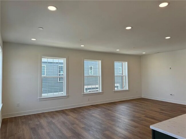 Photo - 607 Carlton Ln