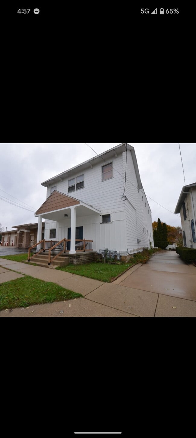 Building Photo - 132 E Main St Unit 1