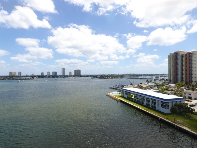 Photo - 400 Wilma Cir