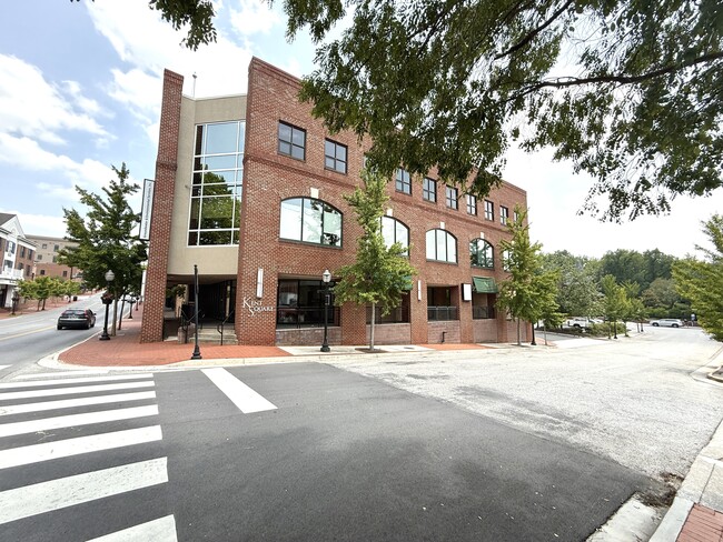Photo - 202 S Main St Apartments