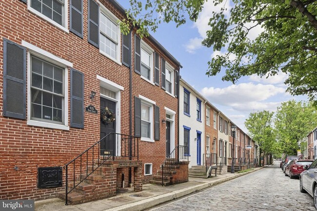 Photo - 635 Dover St