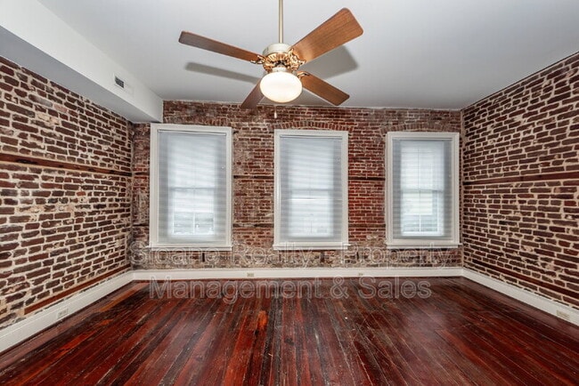 Photo - 290 King St