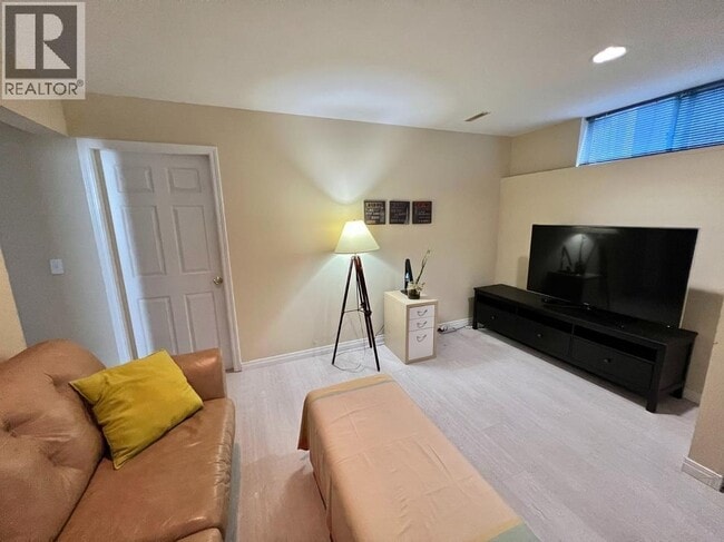 Photo - 4864 WATLING St