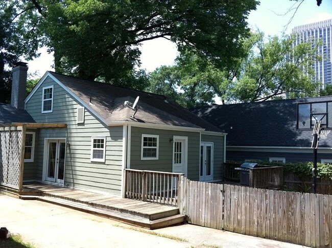 Photo - 1189 Francis St NW