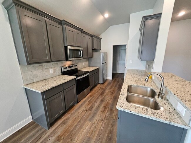 Building Photo - Move-in Special: 50% off second full month... Rental