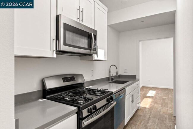 Photo - 646 Hegenberger Rd