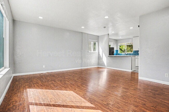 Photo - 14772 Midland Rd