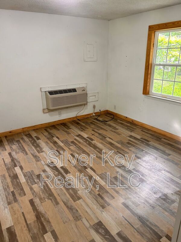 Photo - 115 Burdett Rd