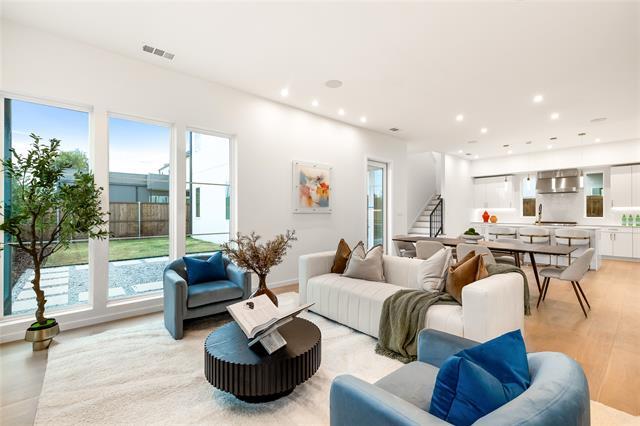 Photo - 825 Nomas St