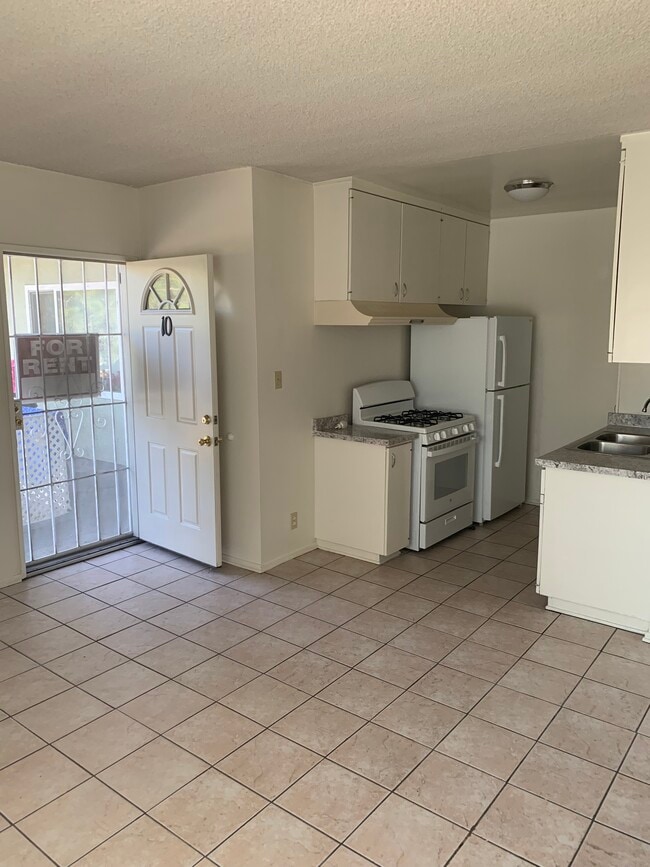 Photo - 712 Figueroa Pl