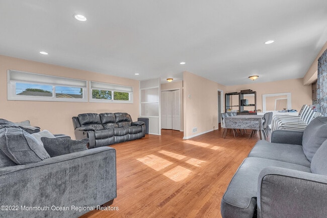 Building Photo - 872 Red Oaks Dr Rental
