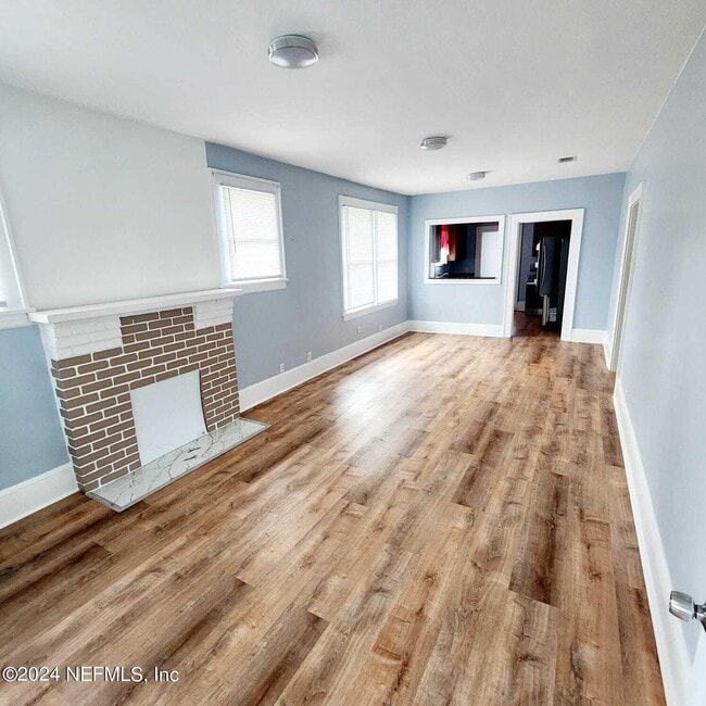 Photo - 1735 Brackland St