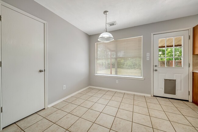 Photo - 33127 Cottonwood Bend