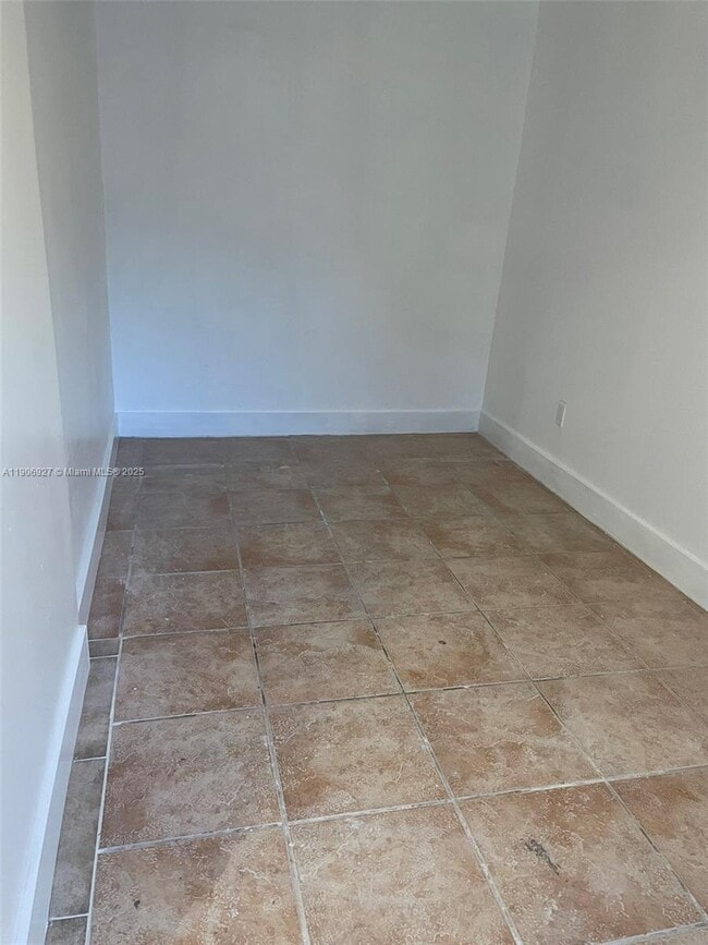 Photo - 746 NE 80th St Unidad Gar