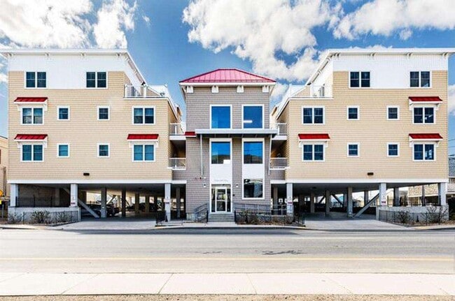 Building Photo - 128 Ashworth Ave Unit 315