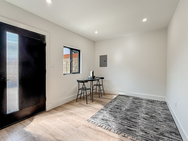 Photo - Pet friendly 1+1 w/dishwasher + private laundry available!