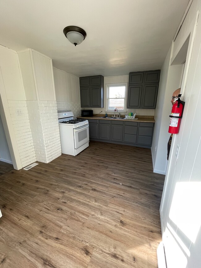 Photo - 807 Wood St